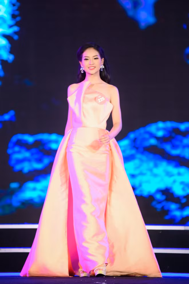 Thông tin Khánh Linh bị loại gây tranh cãi trên mạng.