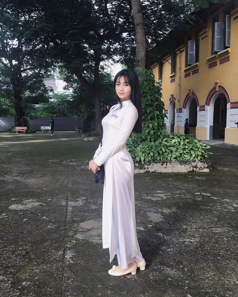 Ảnh cấp 3 đẹp như thiên thần của "hot girl áo dài".