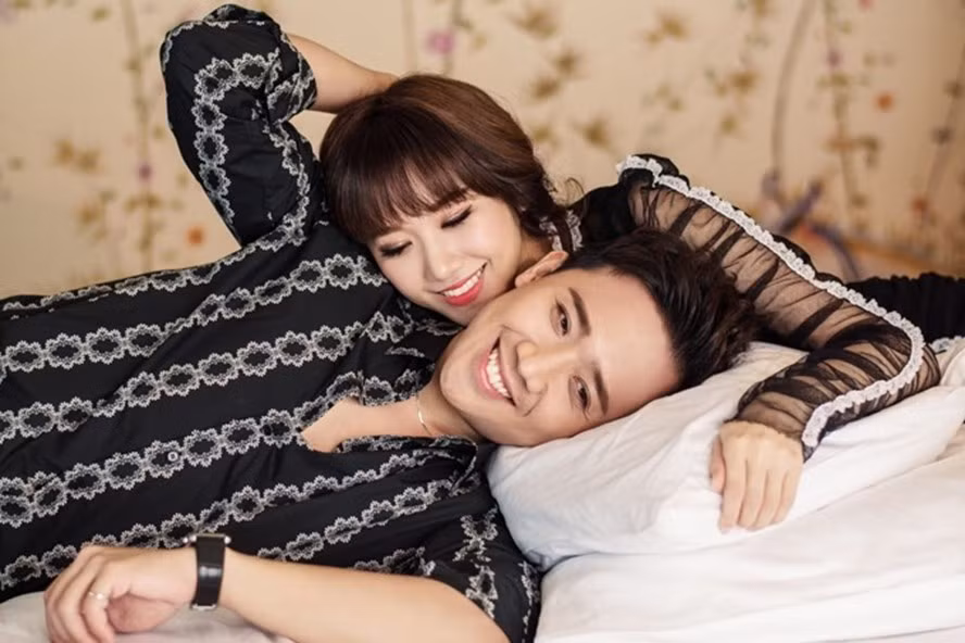 Fan gửi lời chúc Xìn - Ri sớm sinh con đầu lòng. Trước đó, cặp đôi cũng bày tỏ mong muốn có con, nhưng do còn lo lắng về tình trạng bệnh của Hari Won nên cả hai vẫn chờ thời điểm thích hợp.