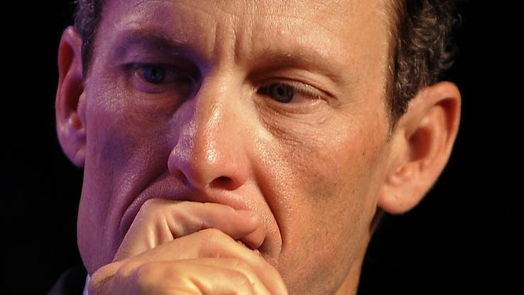 Lance Armstrong là tay đua xe đạp nổi tiếng thế giới. Tuy nhiên, anh đã sử dụng chất tăng cường thể lực.