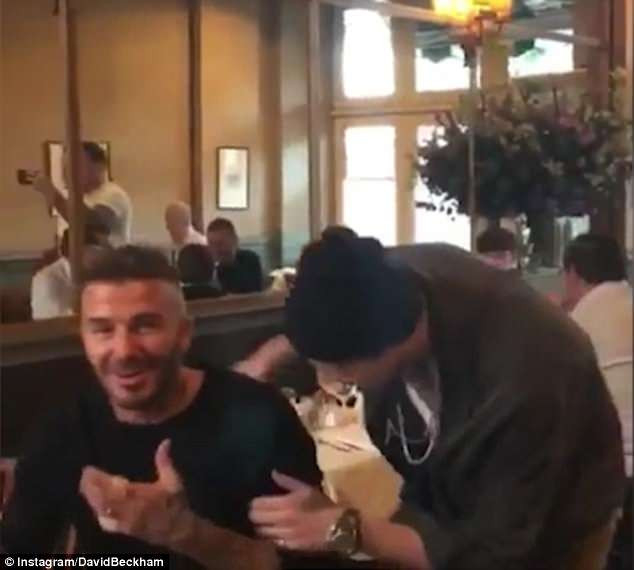 David Beckham ngạc nhiên trước sự xuất hiện của con trai cả.