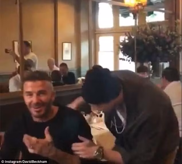 David Beckham ngạc nhiên trước sự xuất hiện của con trai cả.