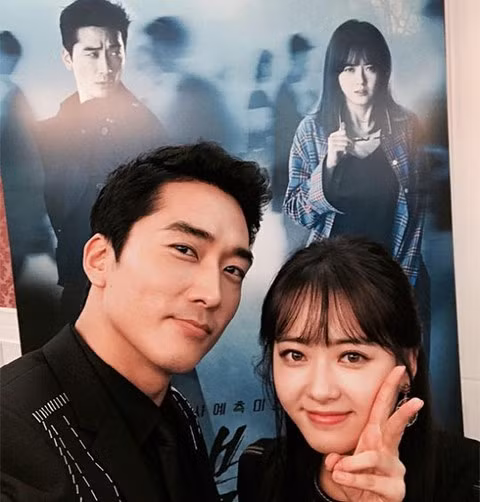 Mỹ nữ Go Ara là người tình tin đồn mới đây nhất của tài tử họ Song.