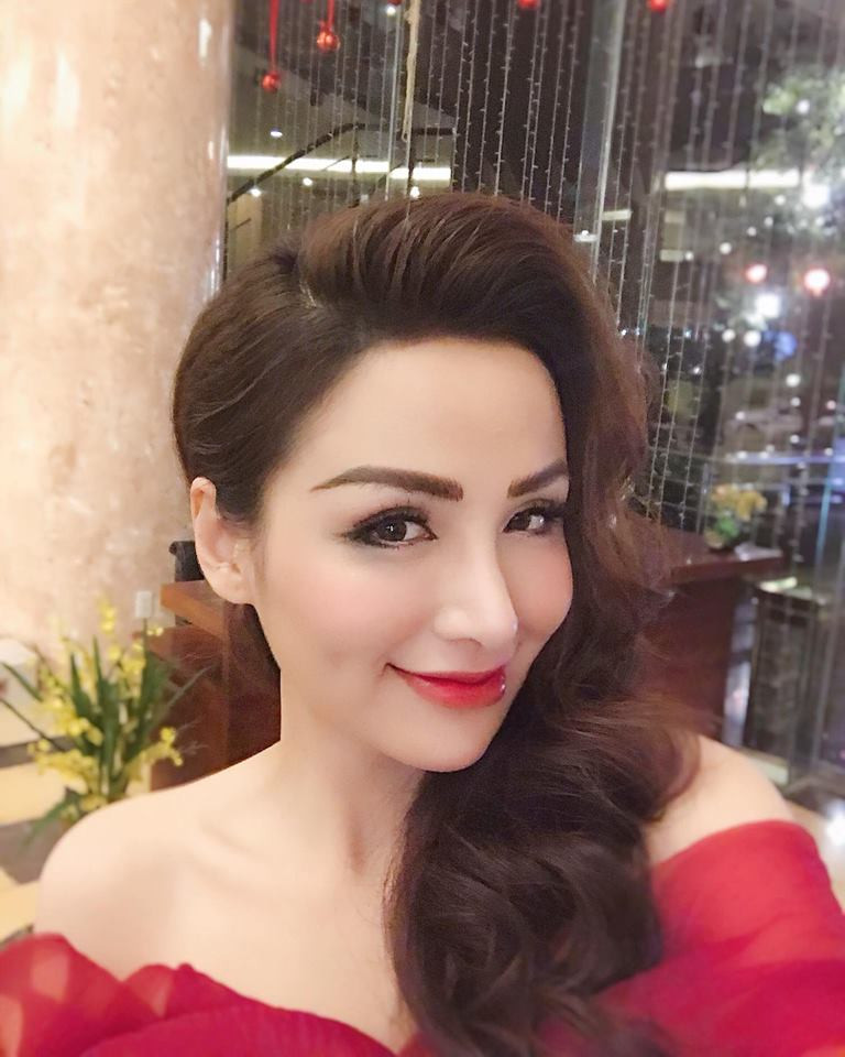 Tới lúc này, mong mỏi lớn nhất của HH Diễm Hương là dành cuộc đời sau này để có thể làm cho mẹ vui.