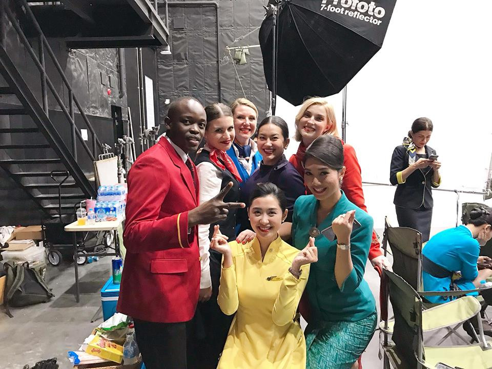 Ngam thi sinh Hoa hau Viet Nam dai dien hinh anh cho hang hang khong