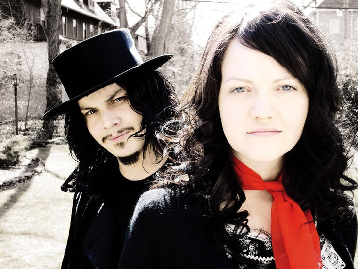Cặp đôi rocker The White Stripes đã nói dối họ là anh em. Tuy nhiên, họ đã kết hôn trong khoảng thời gian 1996 - 2000.