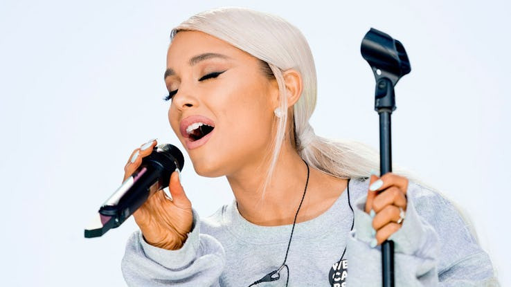 Ariana Grande là thành viên chủ chốt trong tổ chức Kids Who Care về chăm sóc trẻ em.
