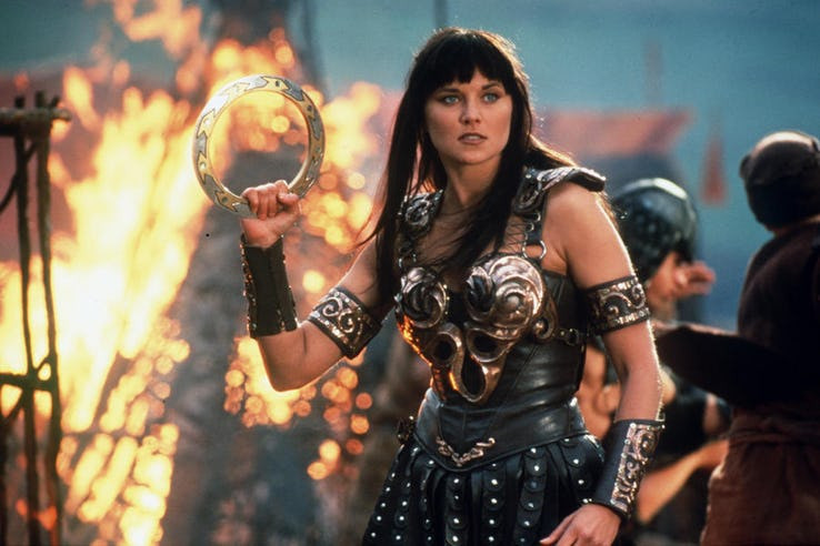 Là người diễn thành công Xena: Warrior Princess - phiên bản gốc của Wonder Woman, tuy nhiên, hiện tại Lucy Lawless đã gần 50 tuổi.