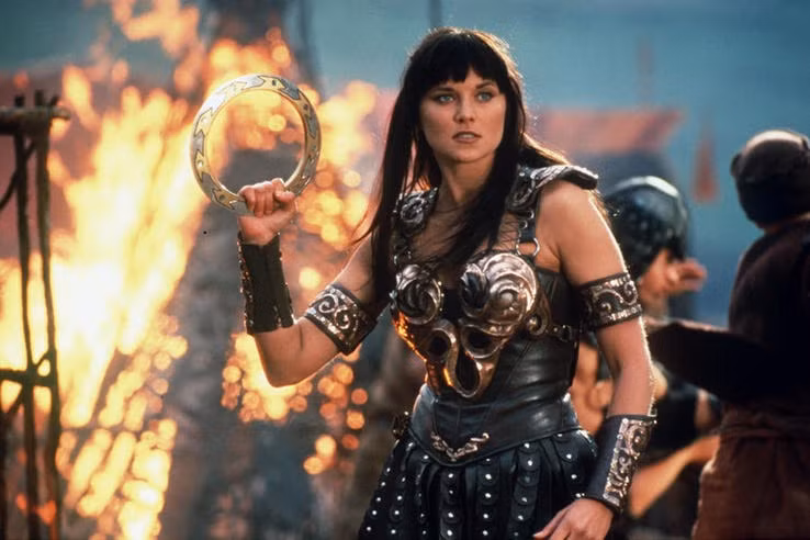 Là người diễn thành công Xena: Warrior Princess - phiên bản gốc của Wonder Woman, tuy nhiên, hiện tại Lucy Lawless đã gần 50 tuổi.