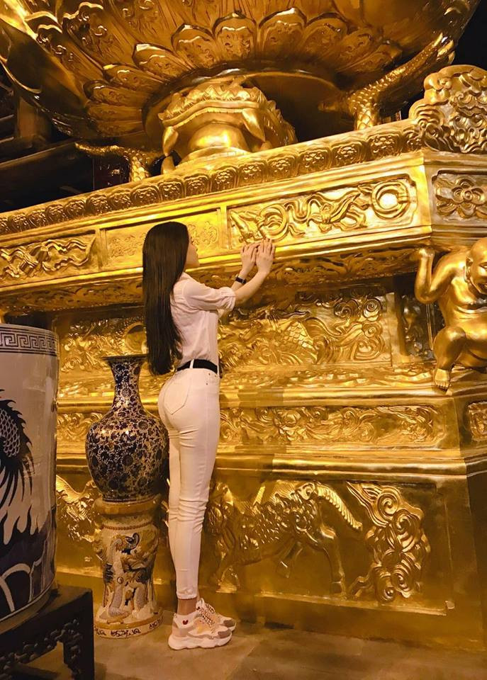 Trải lòng về những thị phi đã qua, Á hậu Thư Dung cho biết cô đã bị sốc, thậm chí còn có ý định chết đi cho xong. Người đẹp tâm sự cũng đang phải đối diện với hàng loạt khó khăn trong cuộc sống. Ảnh: FBNV.