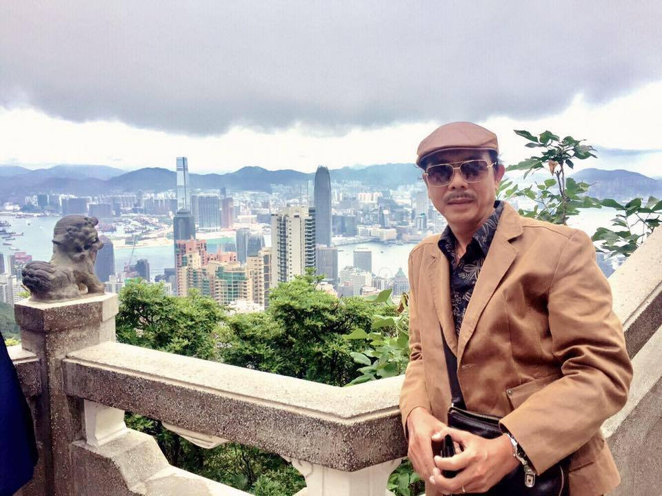 Mắc căn bệnh ung thư vòm họng vài năm nay, trước khi qua đời ở tuổi 55, nhưng theo dõi trang cá nhân của nghệ sĩ Thanh Hoàng mới thấy anh không hề nhắc gì đến bệnh tật của mình.