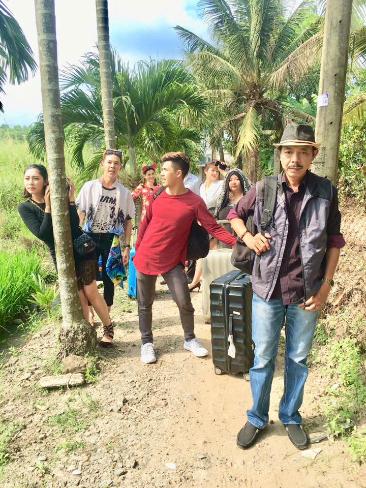 Ảnh đời thường giản dị của người nghệ sĩ cống hiến hết mình cho nghệ thuật.