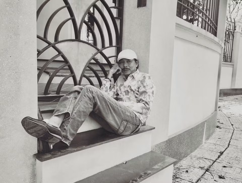 Nghệ sĩ Thanh Hoàng hài hước: "Chờ lương ... chờ đến bao giờ ??? Có lương ... anh sẽ thôi chờ!!!".