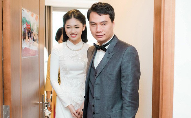 Nữ BTV của VTV tiết lộ CEO Nguyễn Thành Phương là mối tình đầu của cô. Thanh Tú đến với ông xã không vì chuyện tiền bạc, cũng không bận tâm đến việc anh từng có gia đình riêng và 2 con nhỏ. Đơn giản vì người đẹp 9X thấy người ấy sẽ phù hợp với mình.