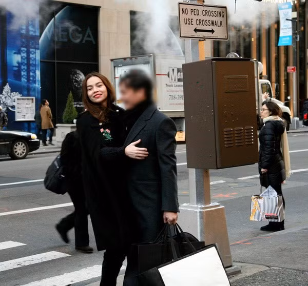 Sau Cường Đô La, Hồ Ngọc Hà tiếp tục vướng ồn ào tình cảm với đại gia Chu Đăng Khoa. Tuy nhiên, cũng như những lần trước mối quan hệ này của "nữ hoàng giải trí" nhanh chóng chấm dứt.