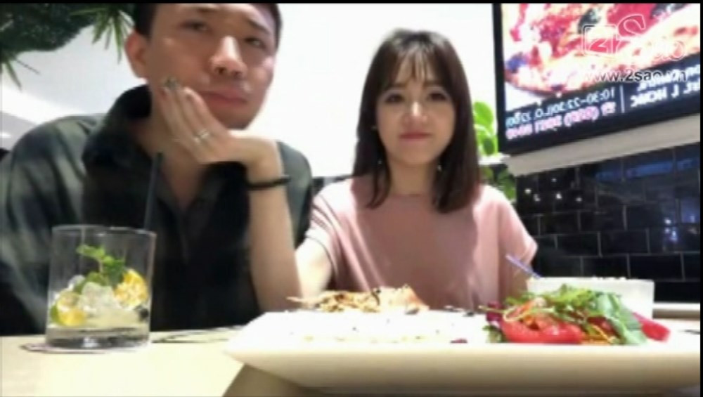 Cũng có sở thích ăn uống giống Hari Won nhưng không ít lần Trấn Thành phải "ngã ngửa" trước mức độ "ham ăn" của bà xã. Nam danh hài còn thẳng thắn "tố" vợ mình: “Tôi nhẹ nhàng dùng bữa, trong khi Hari Won cắm đầu lo ăn”.