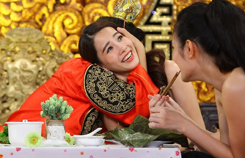 Chưa rõ thực hư nhưng sự việc khiến hình ảnh của Nam Em trở nên kém đẹp trong mắt dư luận, còn Trường Giang thì liên tục bị "đào mộ" hình ảnh "sát gái" trong quá khứ.