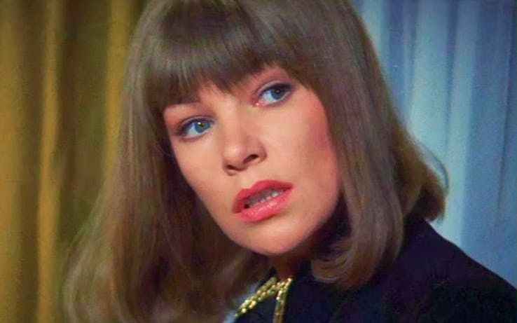  Glenda Jackson: Khán giả biết tới Glenda trong bộ phim "Women in Love". Nhưng ít ai biết rằng bà còn phản đối kế hoạch áp dụng lệ phí cao ở đại học.