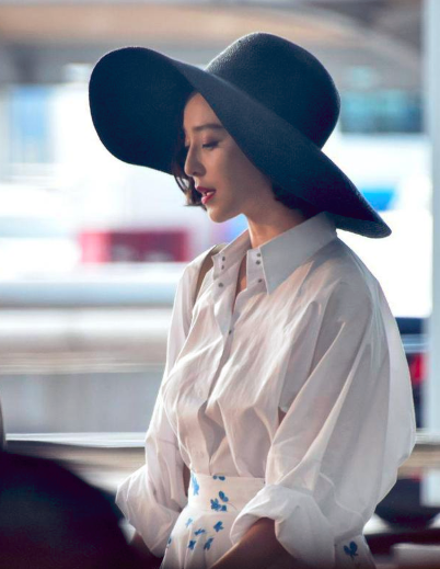 Tối 27/7 vừa qua, mạng xã hội Trung Quốc rộ tin đồn Phạm Băng Băng bị bắt giữ vì bị cho là gặp rắc rối sau bê bối "hợp đồng âm dương" để trốn thuế.