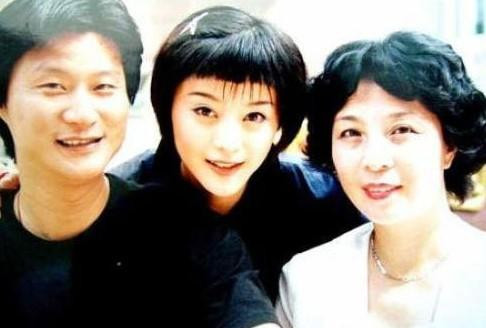 Phạm Băng Băng, sinh năm 1981, tại TP Thanh Đảo, tỉnh Sơn Đông (TQ) trong một gia đình làm nghệ thuật và kinh tế khó khăn.