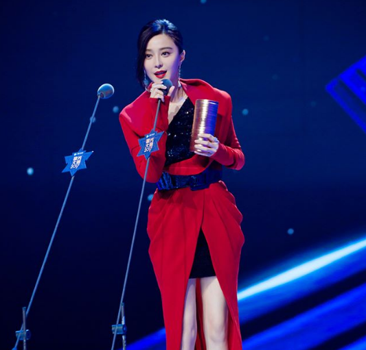 Gặt hái được nhiều giải thưởng điện ảnh trong nước và quốc tế, Phạm Băng Băng không chỉ trở thành sao nữ thành công và nổi tiếng nhất Cbiz, mà cô còn sở hữu khối tài sản kếch xù nhất làng giải trí xứ Trung.