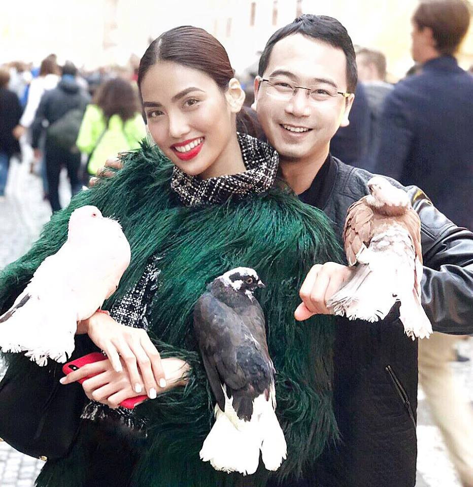 Ngày 24/9 vừa qua, Lan Khuê và John Tuấn Nguyễn đã tổ chức lễ ăn hỏi trước khi có một đám cưới chính thức vào ngày 4/10 tới. Hôn phu của Lan Khuê hơn cô 5 tuổi, là đại gia Việt kiều có tiếng trong lĩnh vực du lịch, khách sạnh ở khu vực phía Nam.