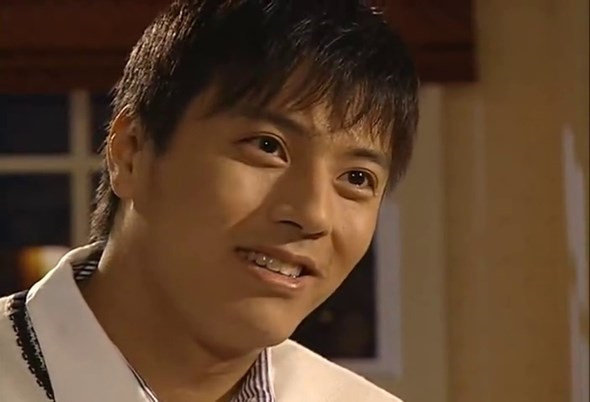 Trước đó, Han Jae Suk từng đóng vai chính trong nhiều bộ phim ăn khách như "Tình yêu trong sáng", "Bốn chị em gái", "Cô gái mặt trời"...