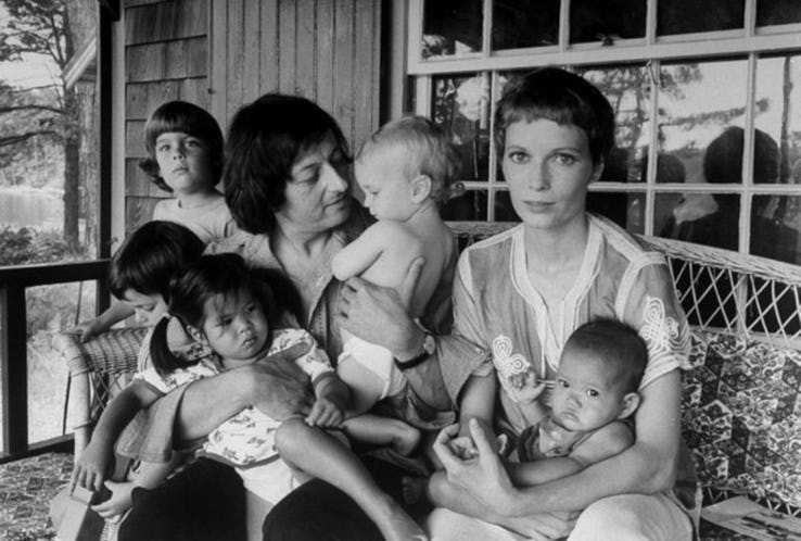 Nữ diễn viên Mia Farrow có 14 đứa con. Farrow cho biết: "Tôi chưa bao giờ nghĩ rằng tôi sẽ có quá nhiều con như vậy".