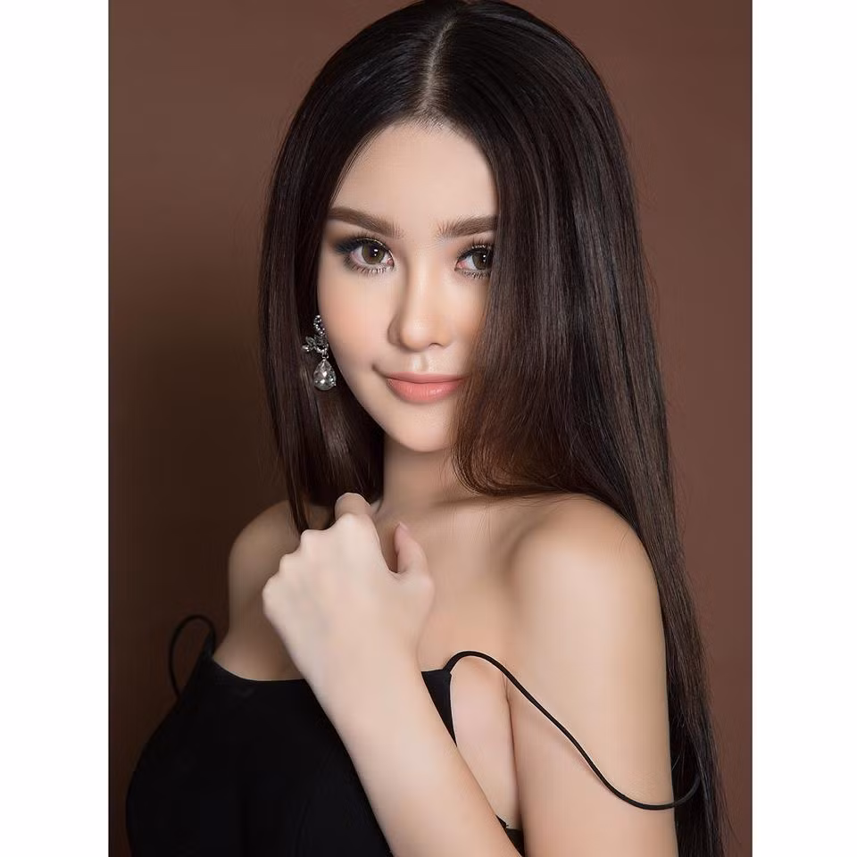 ... Mọi người sẽ thấy cô gái này lặng lẽ và không có có sự bứt phá, nhưng nhà cao thì cần nền móng vững chắc mà. Mong là khi Ngân Anh trở lại sẽ đem lại được cho mọi người sự bất ngờ nhé!"