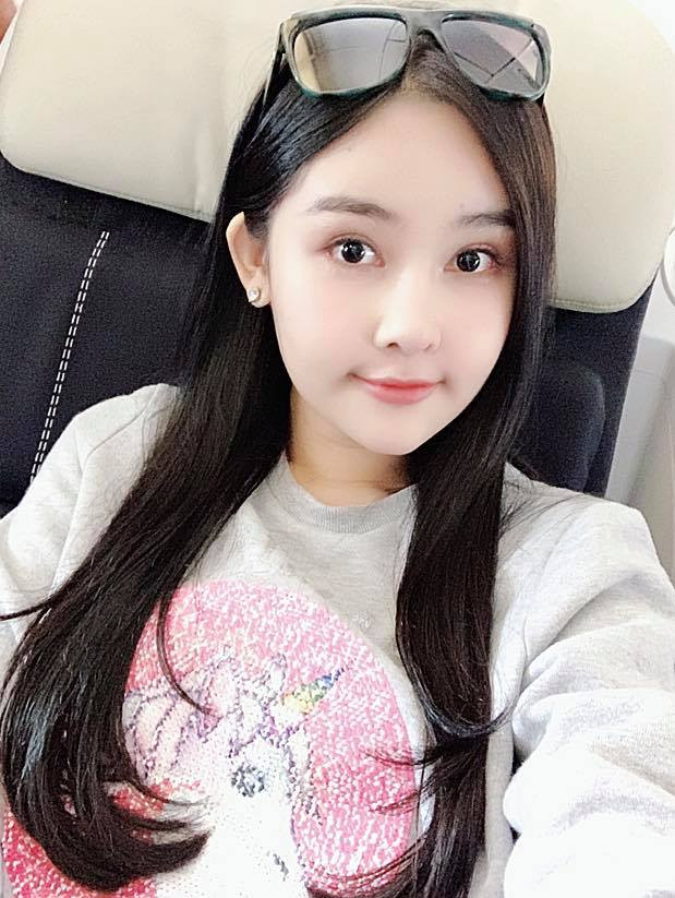 Trên trang cá nhân, Ngân Anh chia sẻ về sự chuẩn bị cho lần tái xuất này: "Phải mất hơn 3 tháng sau đăng quang, mình mới có thể bình tâm và ngồi xuống suy nghĩ mình thật sự muốn và cần gì?