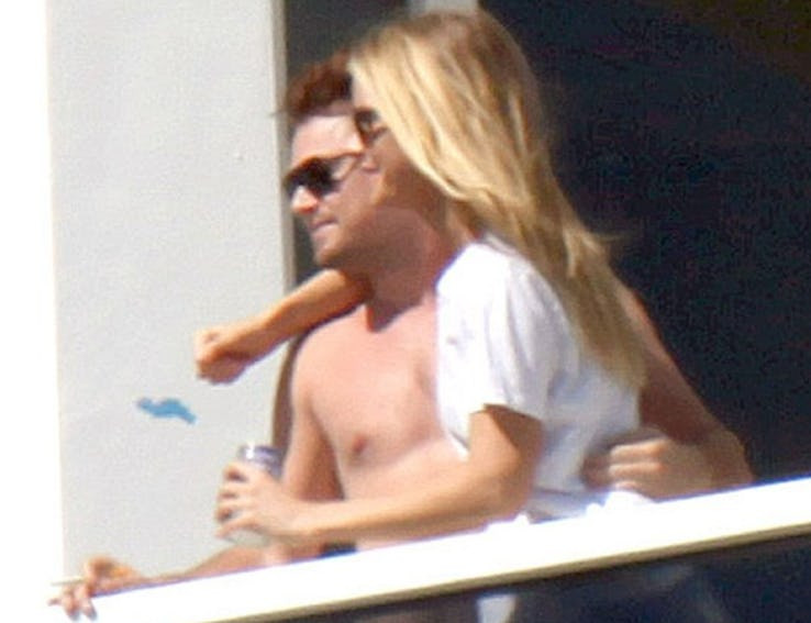 Leo đặc biệt yêu thích các cô gái tóc vàng. Bạn gái gần đây nhất của Leo là Bar Refaeli cũng không phải ngoại lệ. Ảnh: Dailymail.co.uk