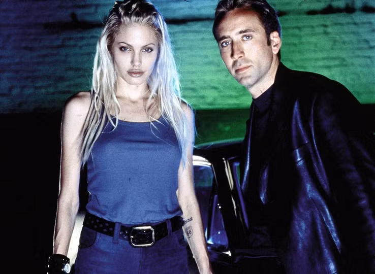 Năm 2003, Nicolas Cage đã lén lút hôn Angelina Jolie tại một sự kiện. Nhưng cuối cùng, sự việc này được thanh minh rằng họ đang đóng một đoạn phim nhỏ. Ảnh: Derekwinnert.