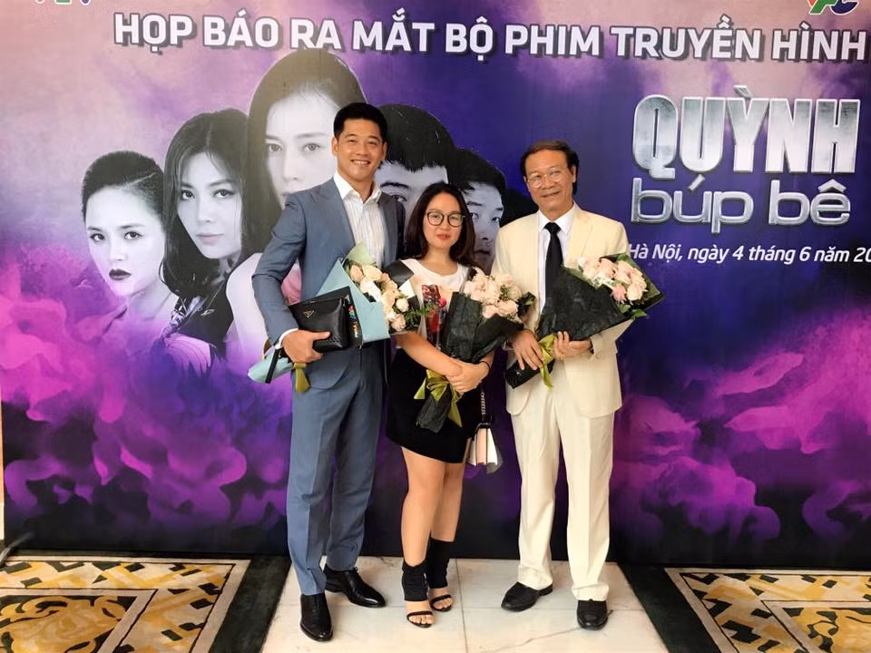 Trước mong muốn của khán giả "Quỳnh búp bê" phát sóng trở lại để được xem tiếp diễn biến phim cũng như các nhân vật chưa xuất hiện, diễn viên Hải Anh trấn an người hâm mộ bằng dòng bình luận trên trang cá nhân: "Chỉ là tạm dừng để xem xét lại khung giờ phát sóng thôi nhé, chứ cấm chiều sao đài vẫn bắt anh đi quay. Tạm dừng để điều chỉnh một chút".