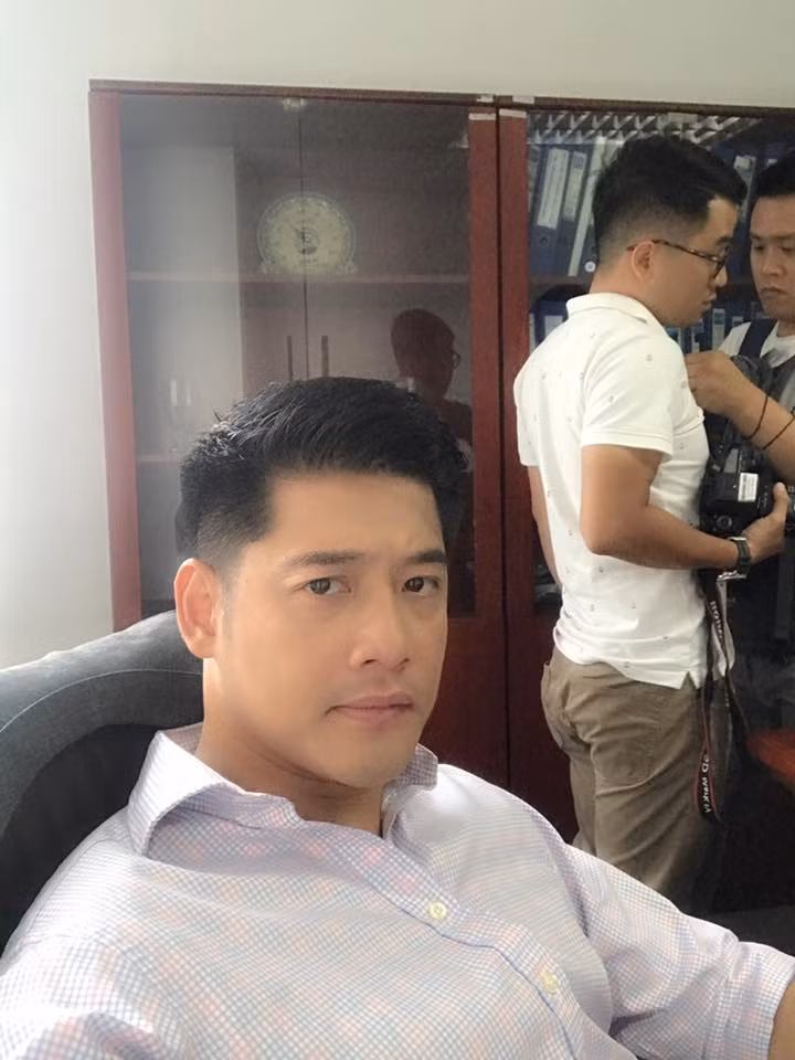 Diễn viên Hải Anh là gương mặt quá quen thuộc với khả giả phim truyền hình Việt Nam qua các vai diễn trong phim "Hoa cỏ may", "Cầu vồng tình yêu"... Tuy nhiên, sự trở lại với màn ảnh lần này với vai Thịnh - nhân vật tốt tính nhất trong bộ phim "Quỳnh búp bê" được anh đặt khá nhiều kỳ vọng.