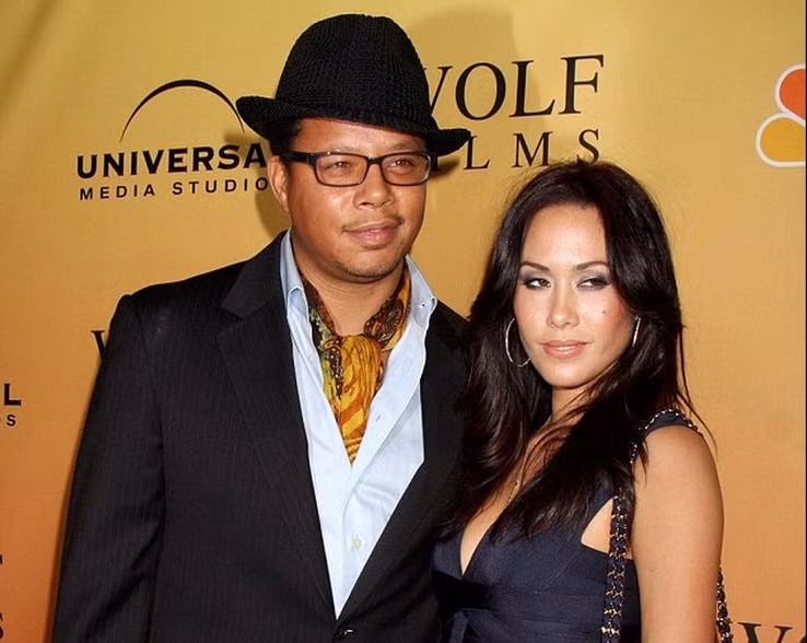 Terrence Howard nói rằng đã hoàn thành bằng tiến sĩ về kỹ thuật hóa học tại Đại học Nam Carolina. Tuy nhiên, trường này vẫn chưa cấp bằng cho nam diễn viên.