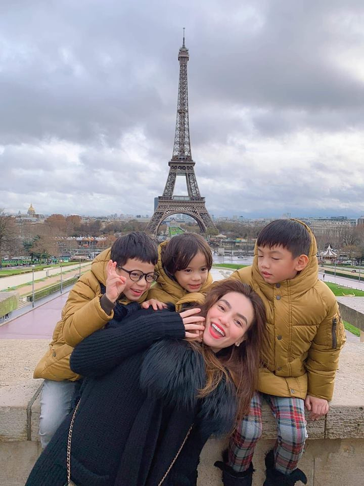 Nữ ca sĩ đã lên kế hoạch cho cả gia đình tận hưởng không khí Giáng sinh ở châu Âu theo nguyện vọng của Subeo.