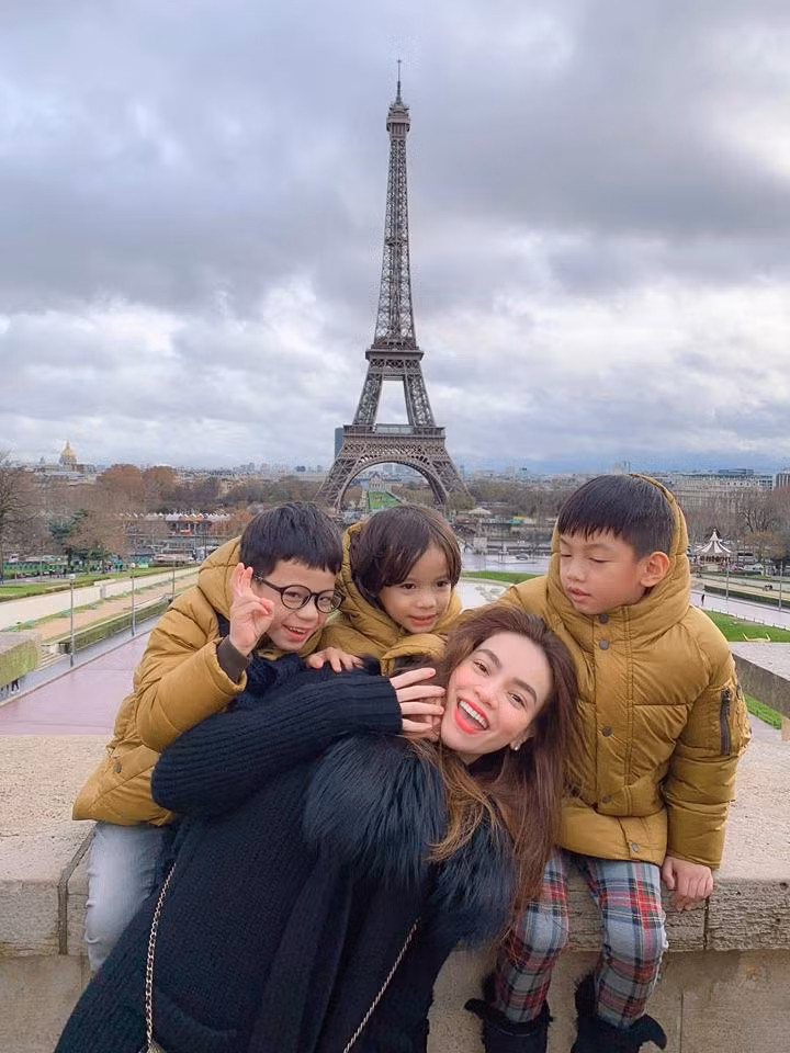 Nữ ca sĩ đã lên kế hoạch cho cả gia đình tận hưởng không khí Giáng sinh ở châu Âu theo nguyện vọng của Subeo.