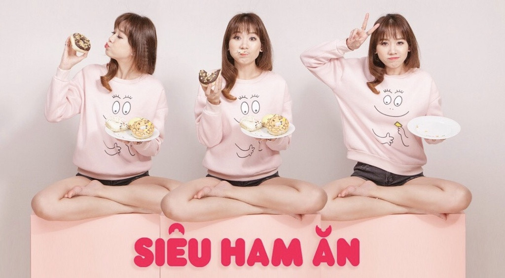 Với niềm đam mê về ẩm thực, Hari Won đã rủ rê ông xã Trấn Thành thực hiện kênh Vlog Hari Won - Siêu ham ăn thu hút người xem.