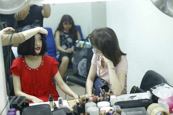 Bà xã Trấn Thành tỏ ra khá thân thiết với tình cũ của chồng. Ảnh: Lê Nhân.