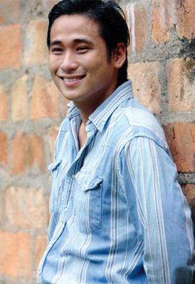 Nam diễn viên cho biết cả hai đã có một thời gian gắn bó khi quay phim "Giá mua một thượng đế", giờ đã là bạn tốt của nhau và vẫn giữ liên lạc. Anh cũng coi mối quan hệ đã qua như "chuyện của thời hơn sinh viên một tí”.