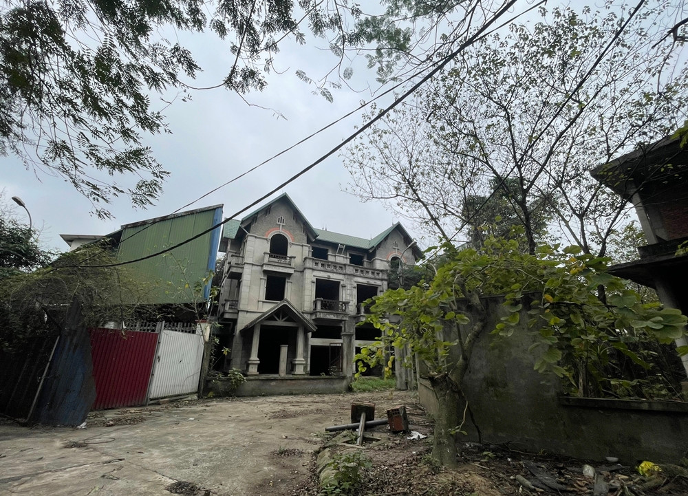 ... và hiu quạnh, rất ít người qua lại.