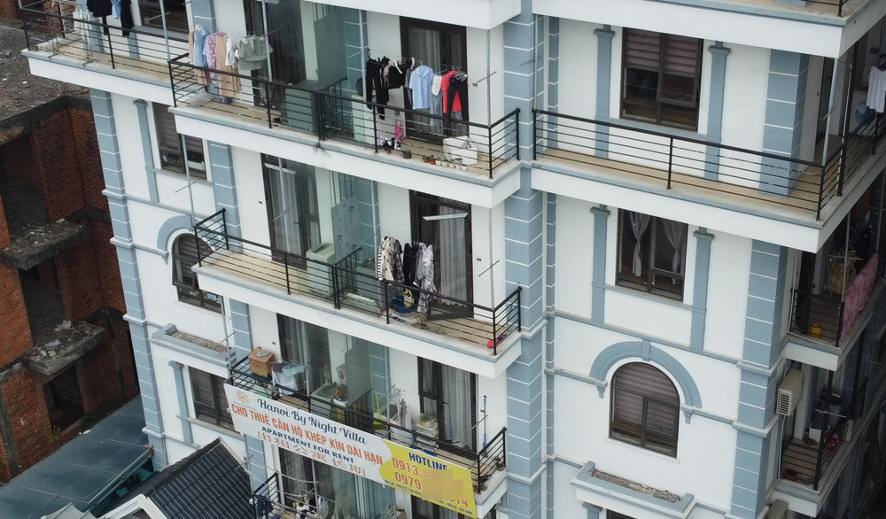 Thời điểm kiểm tra, quản lý khu nhà cho biết ở đây có khoảng 140 người đang sinh sống. Cả 4 tòa nhà đều đã có hệ thống báo cháy, chữa cháy vách tường, hệ thống bình chữa cháy cầm tay nhưng tất cả chưa được cơ quan chức năng nghiệm thu về PCCC.