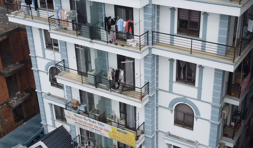 Thời điểm kiểm tra, quản lý khu nhà cho biết ở đây có khoảng 140 người đang sinh sống. Cả 4 tòa nhà đều đã có hệ thống báo cháy, chữa cháy vách tường, hệ thống bình chữa cháy cầm tay nhưng tất cả chưa được cơ quan chức năng nghiệm thu về PCCC.