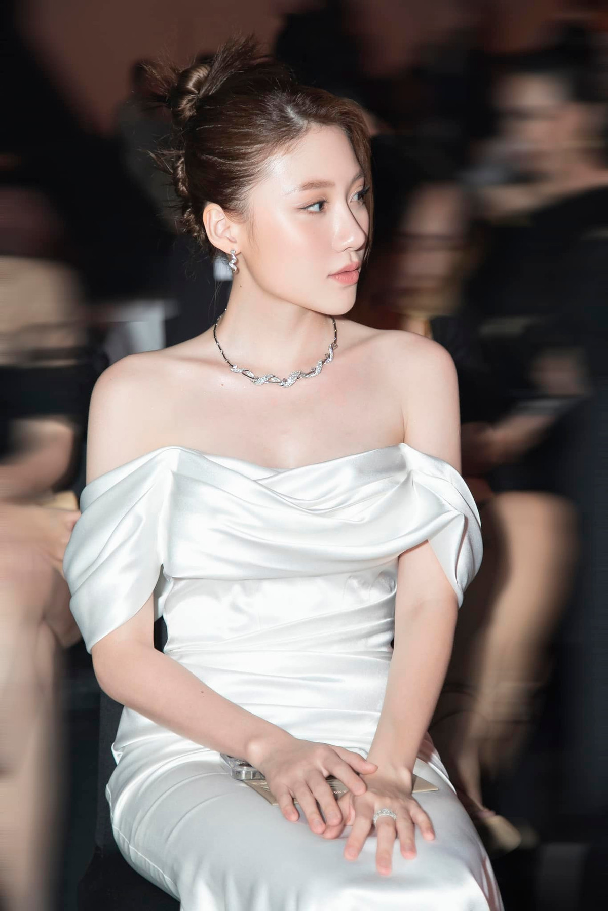 Trấn Thành từng chia sẻ ở sự kiện ra mắt 'Nhà bà Nữ' rằng anh hy vọng sau phim này, khán giả sẽ không gọi Uyển Ân là 'em gái Trấn Thành' nữa mà sau đó người ta sẽ gọi Trấn Thành là 'anh trai Uyển Ân'.