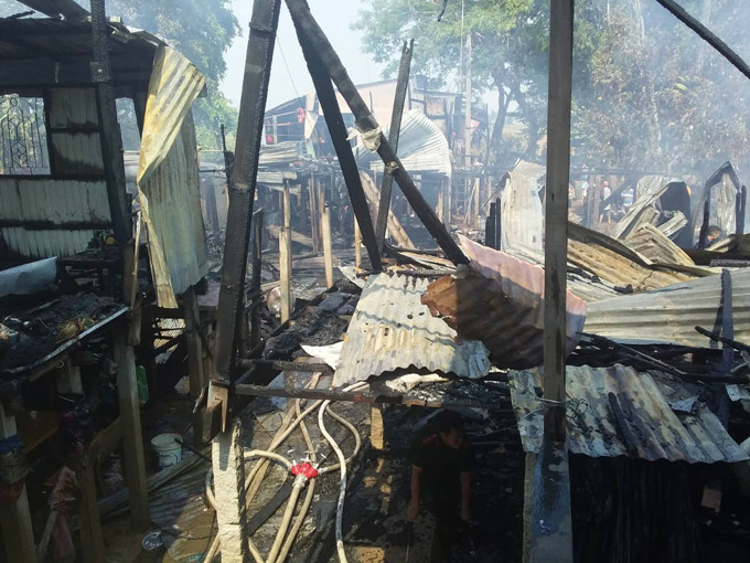 Lua thieu rui 10 can nha o An Giang