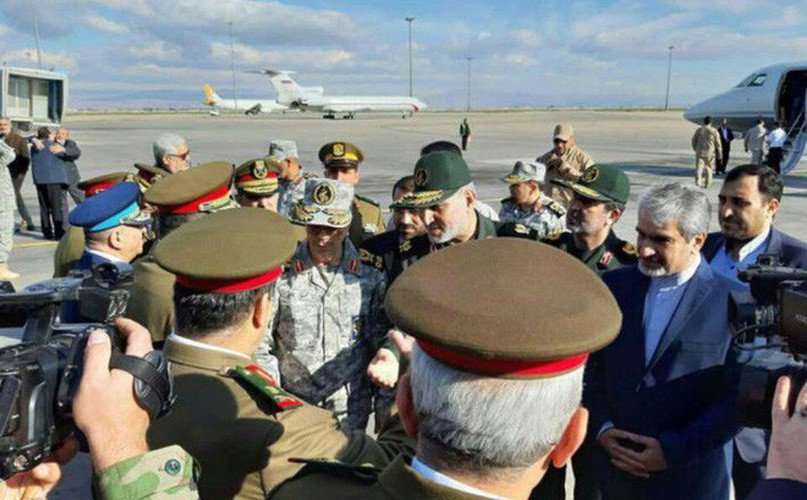 Tướng Soleimani từng nói rằng ông nắm rõ Iraq như lòng bàn tay. Hai tuần trước cuộc họp tháng 10, Soleimani ra lệnh cho Vệ binh Cách mạng Hồi giáo Iran chuyển các vũ khí tinh vi hơn, như tên lửa Katyusha và tên lửa vác vai có thể hạ trực thăng, tới Iraq thông qua hai cửa khẩu biên giới.