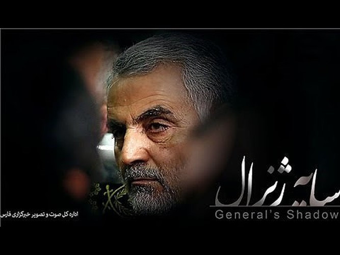 Giống như Soleimani, Muhandis từ lâu đã là "cái gai" trong mắt Mỹ và bị Washington gọi là "kẻ khủng bố". Năm 2007, một tòa án ở Kuwait kết án tử hình vắng mặt ông này vì liên quan đến vụ đánh bom đại sứ quán Mỹ và Pháp năm 1983 tại Kuwait.