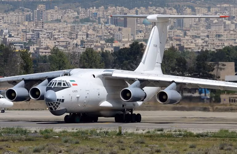 Chính vì vậy, các hệ thống EW cũng như SAM vừa được Nga tăng cường tới Syria chỉ có một mục đích duy nhất là để bảo vệ căn cứ quân sự của họ khỏi bị "đạn lạc" từ máy bay và tên lửa của liên quân mà thôi.