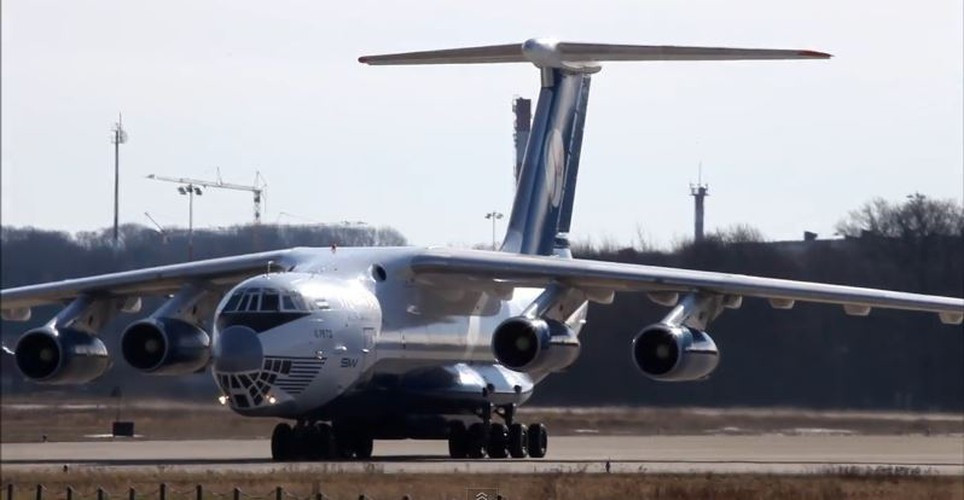 "Rõ ràng là bất kỳ cuộc tấn công nào từ phía Địa Trung Hải sẽ bị chặn lại, không chỉ bởi các hệ thống chiến tranh điện tử, mà còn bởi các tổ hợp phòng không và phòng thủ tên lửa", chuyên gia Nga bình luận.