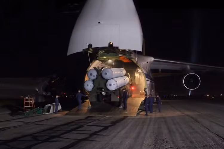 Theo các chuyên gia, lý do của việc Nga gửi máy bay quân sự khẩn cấp tới Syria là nhằm sẵn sàng cho một cuộc xung đột quân sự giữa Iran và Mỹ, các tổ hợp phòng không, radar và tác chiến điện tử đã được đưa lên máy bay.